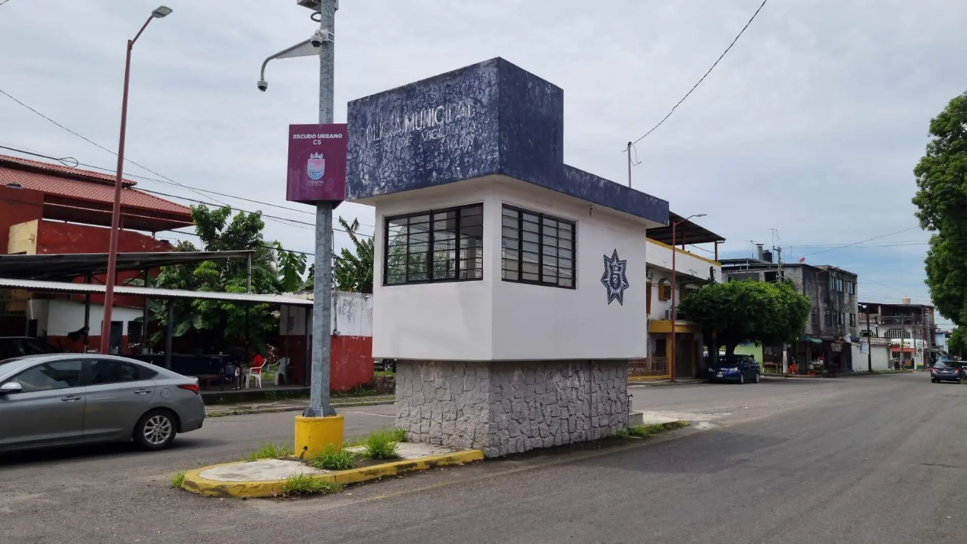 Caseta de policía en Laureles